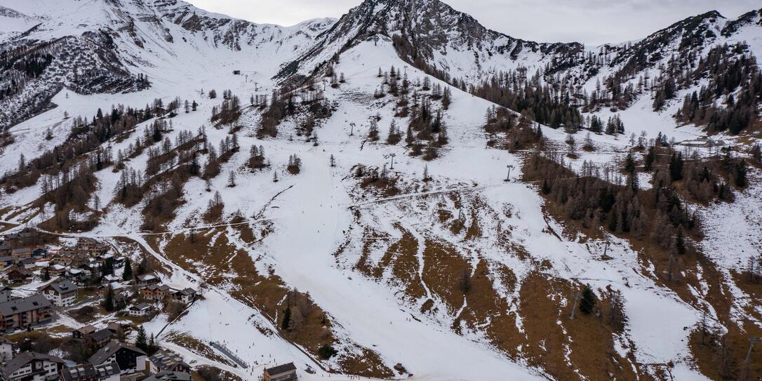 Liechtenstein Malbun Drohne Schneesituation Skifahren Eisplatz Hocheck Taeli Malbipark Schneeflucht