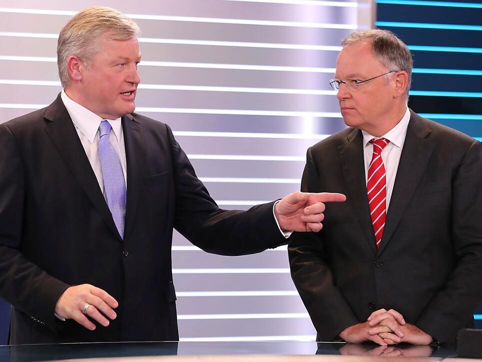 Politisch liegen Althusmann (l), und Weil nicht meilenweit voneinander. Die Verhandlungen zwischen SPD und CDU für eine grosse Koalition in Niedersachsen sollen nun rasch beginnen.
