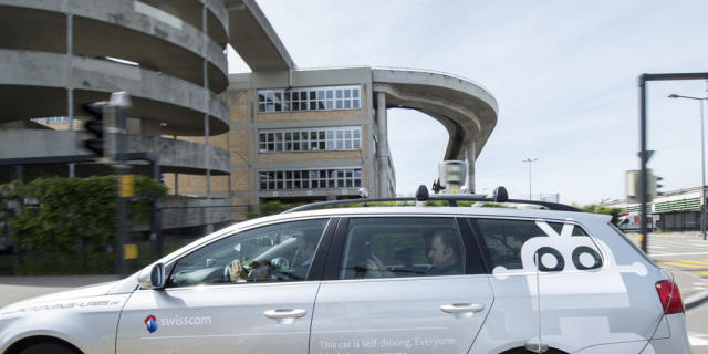 Das selbstfahrende Auto der Swisscom unterwegs in Zürich