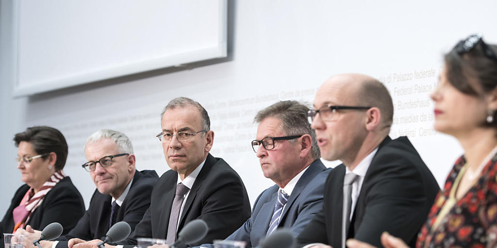 Die Gegner der Initiative "Pro Service Public" warnen vor einem Abbau bei der Grundversorgung.