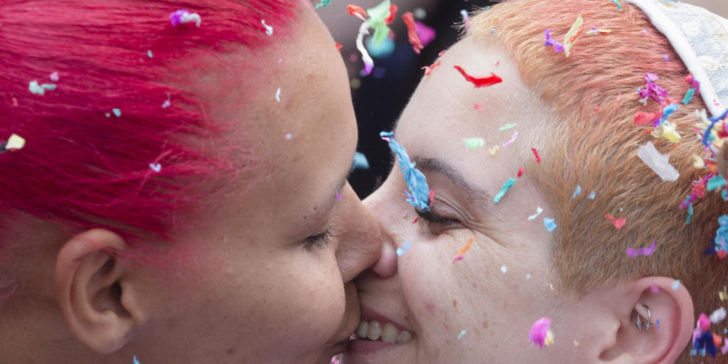 Die Hochzeit eines gleichgeschlechtlichen Paars in den USA nach einer Entscheidung des Obersten Gerichtshofes der USA 2015. Ein Richter in Alabama hat die Homoehen in seinem Staat nun gestoppt., Die Hochzeit eines gleichgeschlechtlichen Paars in den USA nach einer Entscheidung des Obersten Gerichtshofes der USA 2015. Ein Richter in Alabama hat die Homoehen in seinem Staat nun gestoppt.,