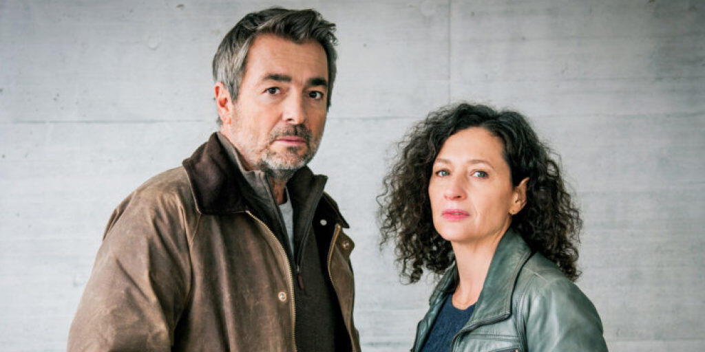 Für eine spektatuläre Premiere im Einsatz: Stefan Gubser und Delia Mayer spielen 2018 im ersten "Tatort", der komplett ohne Schnitt produziert wurde. (SRF)