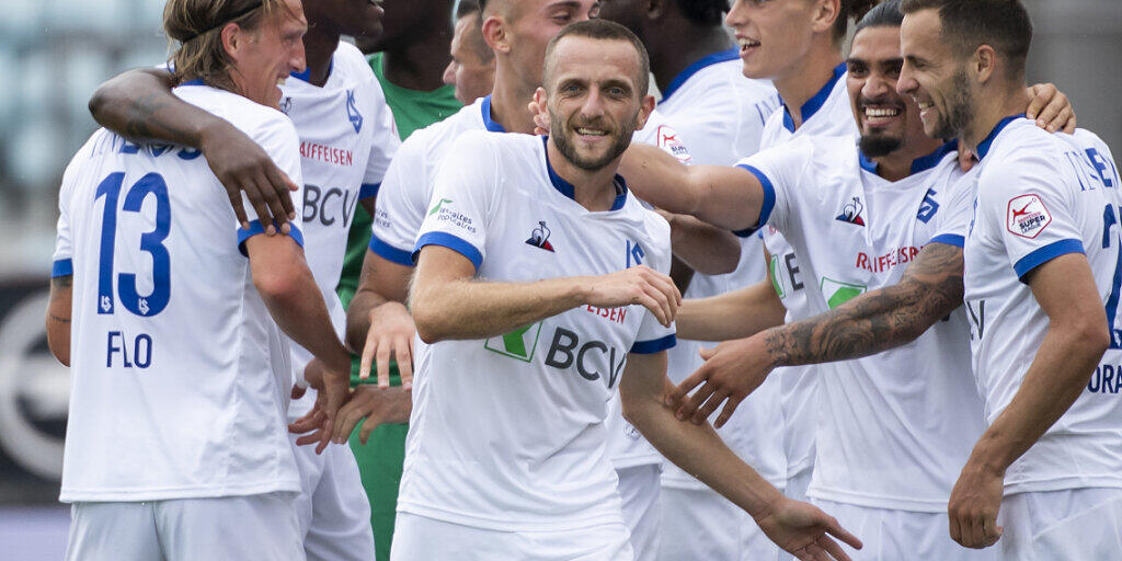 Die nicht coronakonforme Freude der Lausanner nach Christian Schneuwlys 2:0