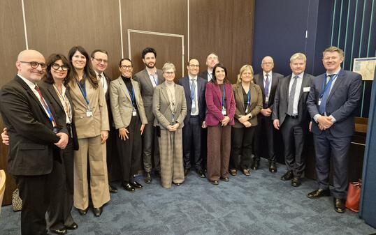 Die liechtensteinische Delegation bei der Parlamentarischen Versammlung des Europarats zusammen mit den Parlamentarierinnen und Parlamentariern aus Andorra, Monaco und San Marino.