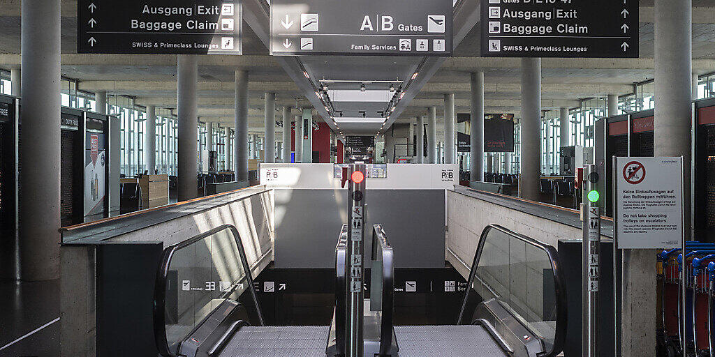 Wenn die Fluggäste ausbleiben, hat auch das Autogrill-Restaurant am Flughafen Zürich fast nichts mehr zu tun. Nun will die Gastrokette Stellen abbauen. (Themenbild)