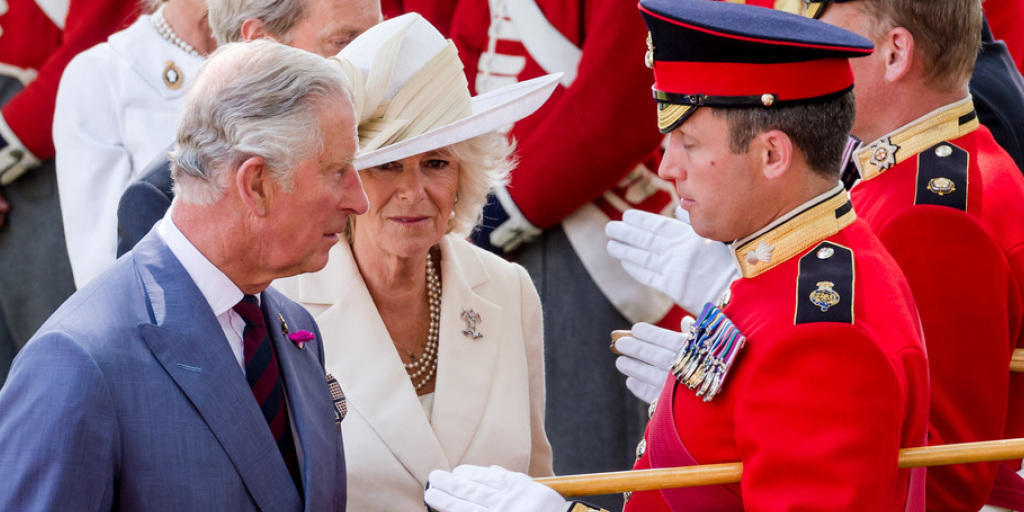 Der britische Thronfolger Prinz Charles (l.) mit seiner Frau Camilla (m.) bei ihrem Besuch in Waterloo, wo Napoleons Armee am 18. Juni 1815 einer Allianz aus britischen und preussischen Truppen unterlag Der britische Thronfolger Prinz Charles (l.) mit seiner Frau Camilla (m.) bei ihrem Besuch in Waterloo, wo Napoleons Armee am 18. Juni 1815 einer Allianz aus britischen und preussischen Truppen unterlag