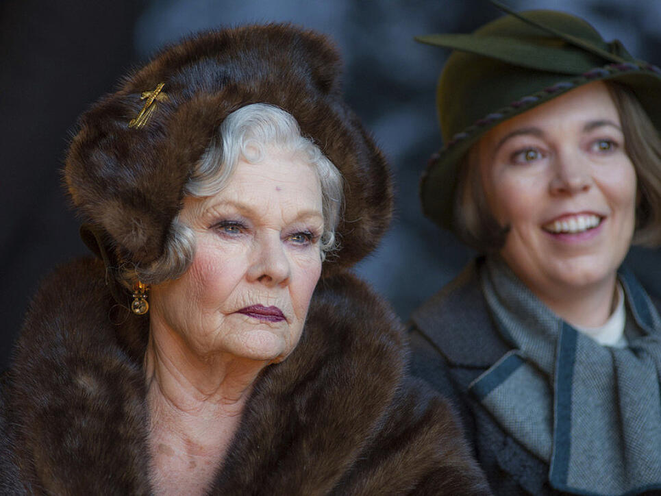 Judi Dench (links) und Olivia Colman spielen in "Murder On The Orient Express". Der Kriminalfilm übernahm am Wochenende vom 17. bis zum 19. November 2017 in der Deutschschweiz die Spitze bei den Kinocharts. (Archiv)