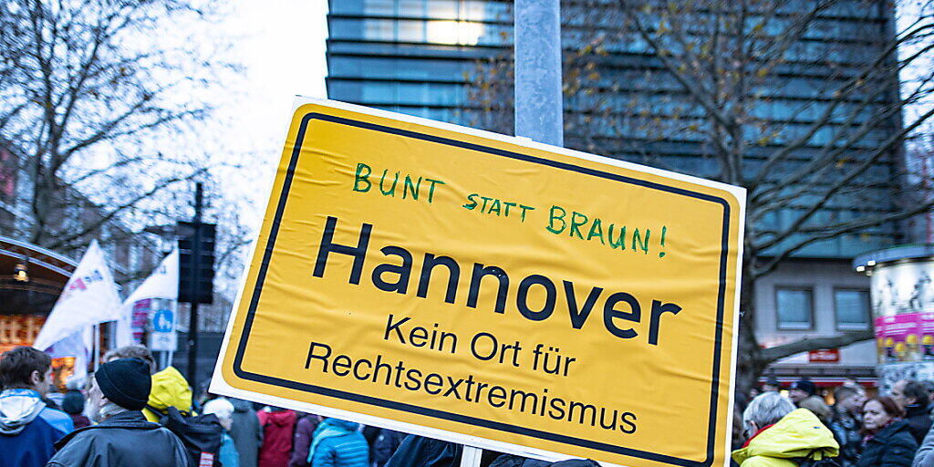 Klares Zeichen gegen Rechts in der niedersächsischen Hauptstadt. Klares Zeichen gegen Rechts in der niedersächsischen Hauptstadt.