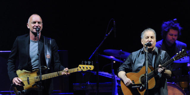 Sting und Paul Simon bei einem gemeinsamen Konzert in New York Sting und Paul Simon bei einem gemeinsamen Konzert in New York