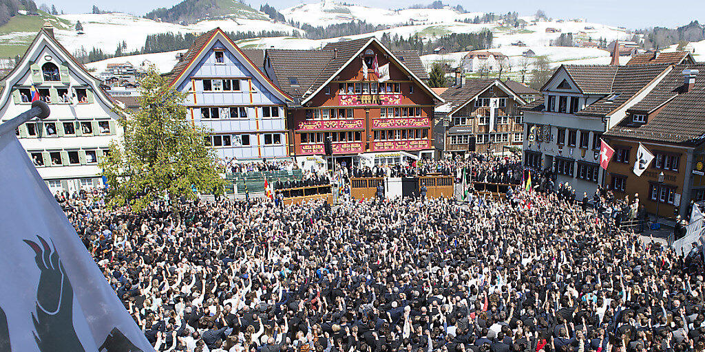 Die Innerrhoder Landsgemeinde in Appenzell vom 29. April 2018 wird erstmals von Dometschern in Gebärdensprache übersetzt (Archivbild Landsgemeinde 2017)