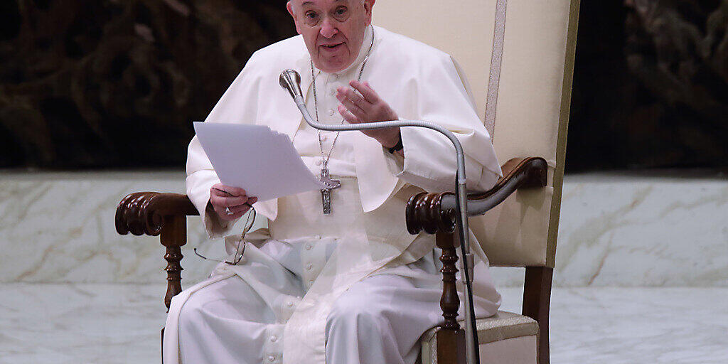 Papst Franziskus spricht während seiner wöchentlichen Generalaudienz in der Halle Paul VI. im Vatikan. Foto: Evandro Inetti/ZUMA Wire/dpa