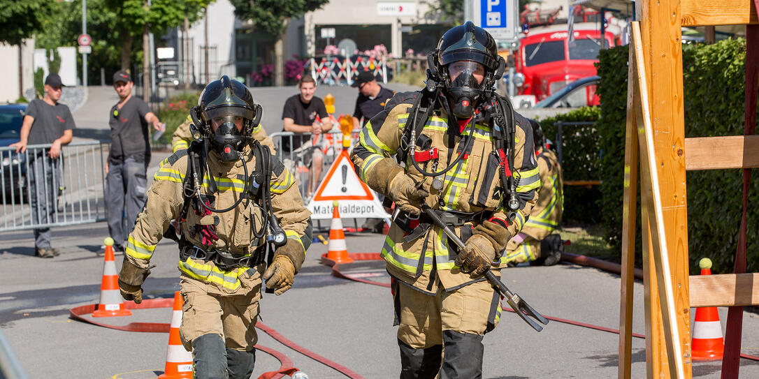 Verbandsfeuerwehrfest & 1. Atemschutz-Wettkampf in FL Verbandsfeuerwehrfest & 1. Atemschutz-Wettkampf in FL