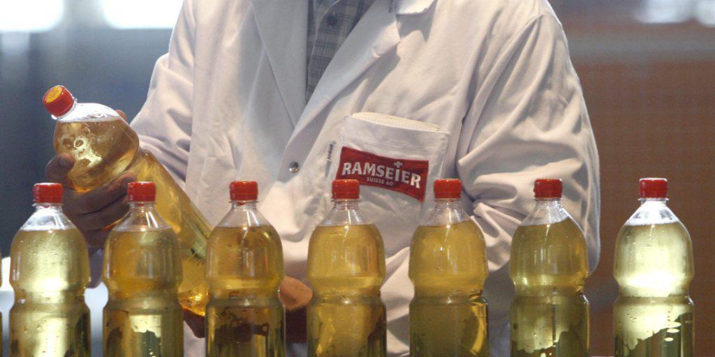 Der Obstverarbeiter Ramseier investierte im vergangenen Jahr kräftig in den Ausbau und die Modernisierung der Produktion und der Logistik. (Archivbild)