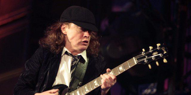 Gitarrist Angus Young bei einem Auftritt 2010 (Archiv) Gitarrist Angus Young bei einem Auftritt 2010 (Archiv)