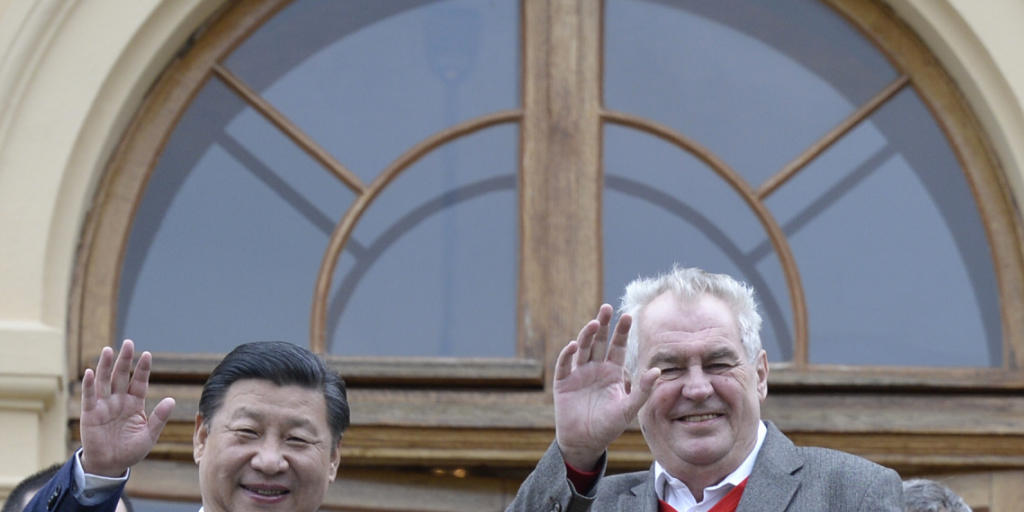 Die Präsidenten Xi Jinping und Milos Zeman. Xi besucht als erstes chinesisches Staatsoberhaupt Tschechien.