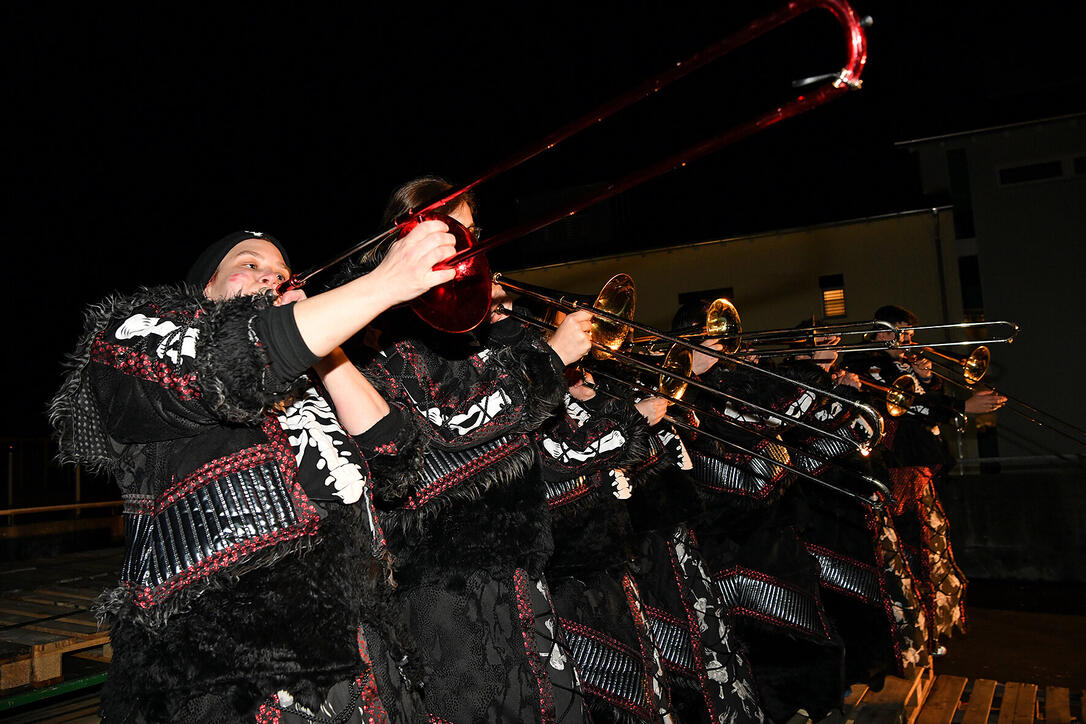 Monsterkonzert und Maskenball in Gams