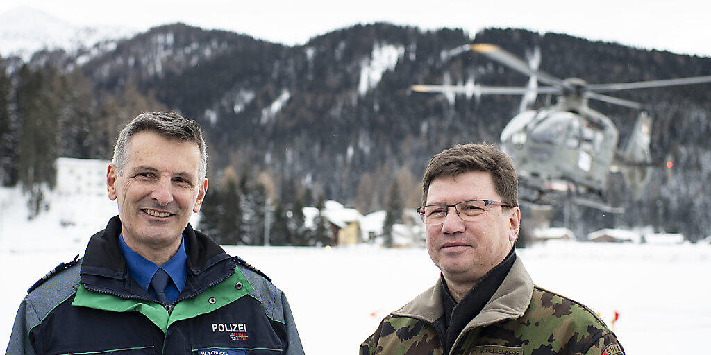 Sie sorgen für die Sicherheit in Davos: Der Bündner Polizeikommandant Walter Schlegel (links) und Korpskommandant Aldo Schellenberg.