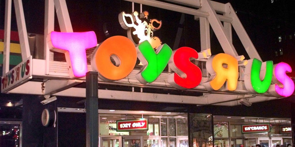 Toys 'R' Us ist in den USA und Kanada in Schwierigkeiten, nicht aber in der Schweiz. Im Bild ist eine Filiale in New York. (Archiv)