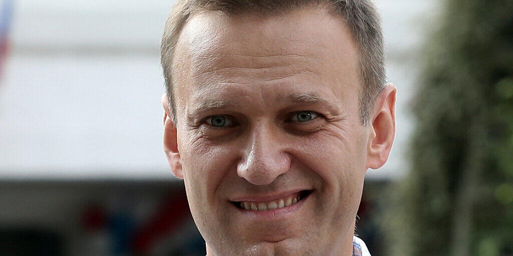 ARCHIV - Alexej Nawalny gibt 2019 bei der Stadtratswahl in Moskau seine Stimme ab. Foto: Andrew Lubimov/AP/dpa ARCHIV - Alexej Nawalny gibt 2019 bei der Stadtratswahl in Moskau seine Stimme ab. Foto: Andrew Lubimov/AP/dpa