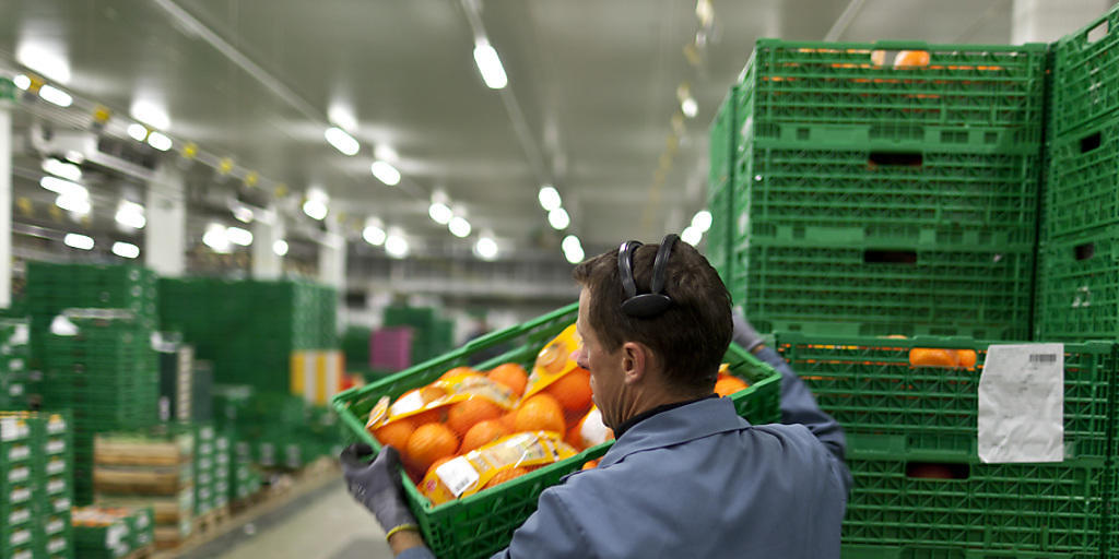 Einkäufe bringen lassen statt selber holen: Auch Coop profitiert vom Trend des Online-Shoppings. (Archiv)