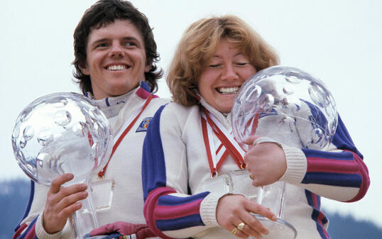 1980: Andi und Hanni Wenzel gewannen als bislang einziges Geschwisterpaar den Gesamtweltcup gleichzeitig.	Bild: Archiv