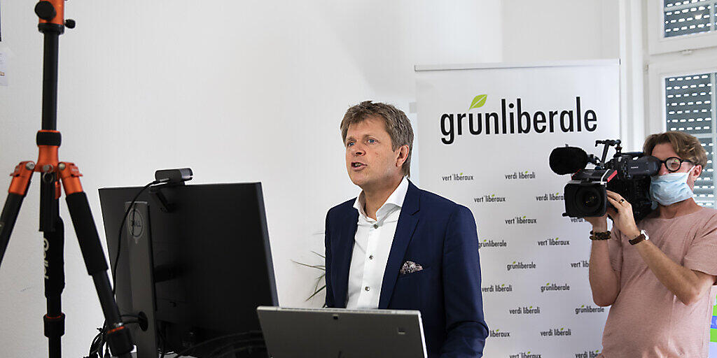 GLP-Präsident Jürg Grossen sprach während der digitalen Delegiertenversammlung über eine Webcam zu den Mitgliedern.