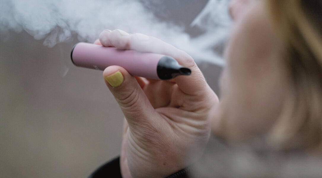vape shop online germany Sogar nikotinfreie E-Zigaretten können der Lunge schaden: Als ein  In-vitro-Modell der menschlichen Lunge einer gängigen Marke nikotinfreier  E-Zigaretten ausgesetzt wurde, verursachte dies oxidativen Stress in der  Lunge, verstärkte Entzündungen und den