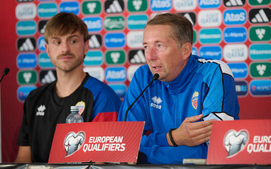 Für Jens Hofer (l.) und Konrad Fünfstück (r.) ist klar: Das Team will zeigen, dass auch ein kleines Land, alles geben kann.
