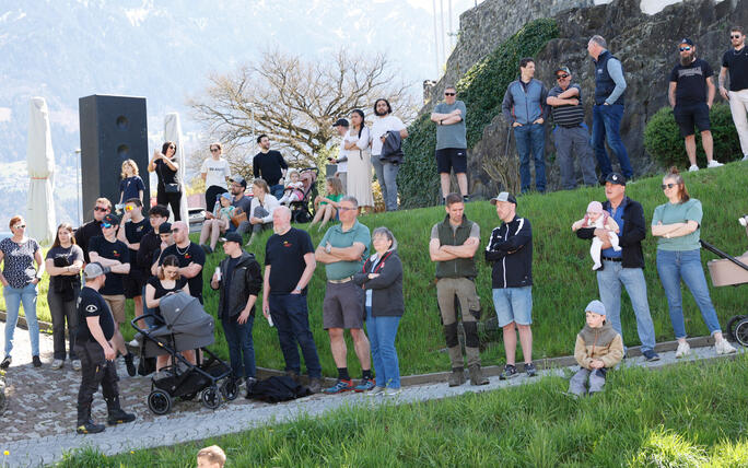 Schluss&uuml;bung beim Kurs f&uuml;r neue Feuerwehrleute beim "Restaurant L&ouml;wen&raquo; in Gamprin-Bendern.