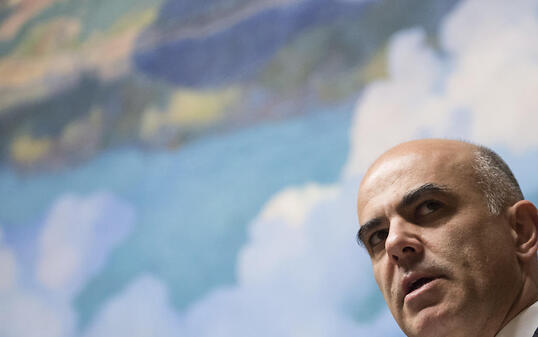 Gesundheitsminister Alain Berset setzt sich im Nationalrat erfolgreich für höhere Prämienverbilligungen für Kinder ein. (Archivbild)
