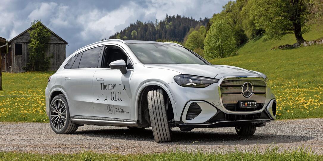 Mercedes-Benz-GLC-400-4MATIC-EQ-2026
