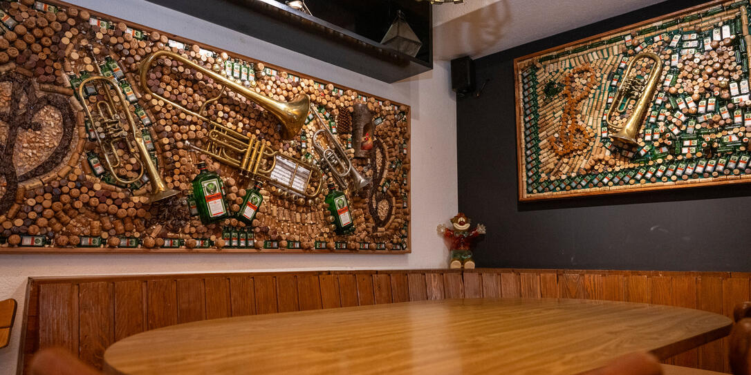 Besuch bei Elwin und Luis Hasler über Jägermeister-Kunst, Bendern