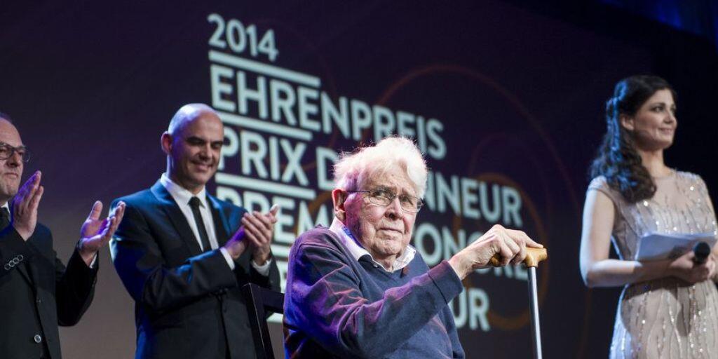 Der Zürcher Filmautor Alexander J. Seiler (Mitte) ist am 22. November 2018 im Alter von 90 Jahren gestorben. 2014 erhielt er beim Schweizer Filmpreis den Ehren-Quartz. Die Laudatio hielt Bundesrat Alain Berset (zweiter von links). (Archiv)