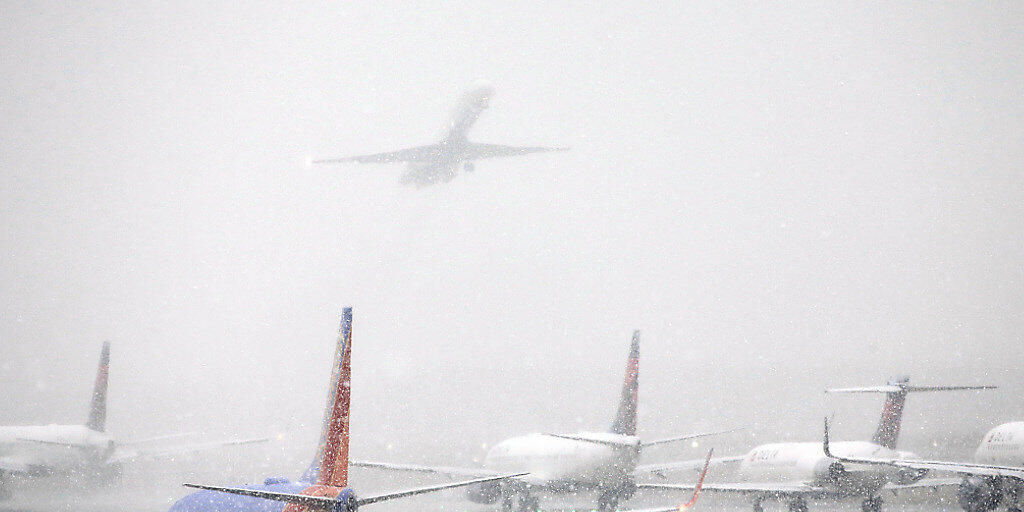 Tausende Flüge gestrichen: Starker Schneefall sorgt in den USA für Chaos an zahlreichen Flughäfen. (Symbolbild)