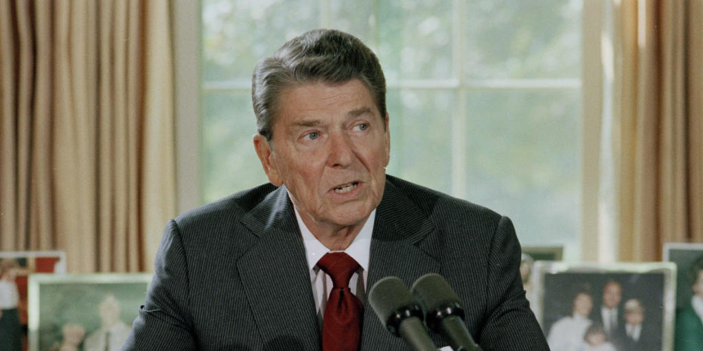 Der Mann, der 1981 auf den damaligen US-Präsidenten Ronald Reagan (im Bild) geschossen hat, darf bald die Psychiatrie verlassen. (Archiv)