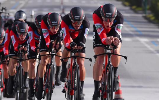 Stefan Küng (rechts) verrichtet an der Spitze des BMC-Teams wichtige Führungsarbeit