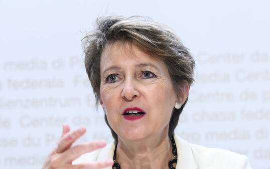 Die Schweiz soll bis 2050 klimaneutral werden. "Wir dürfen keine Zeit verlieren", sagte Umweltministerin Simonetta Sommaruga vor den Medien.