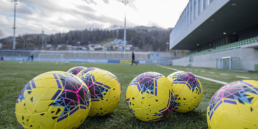 Nach Meinung des deutschen Virologen Jonas Schmidt-Chanasit wird der Profifussball wegen des Coronavirus noch bis Ende Jahr stillstehen