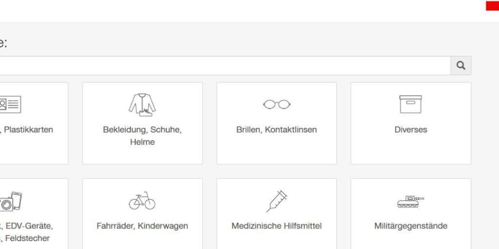 Am meisten werden Kleidungssachen wie Mäntel, Jacken oder Mützen, Mobiltelefone, Koffer, Rucksäcke, Portemonnaies, Schlüssel oder Brillen im Zug liegen gelassen. Auf der Webseite der SBB kann dafür eine Verlustanzeige ausgefüllt werden.