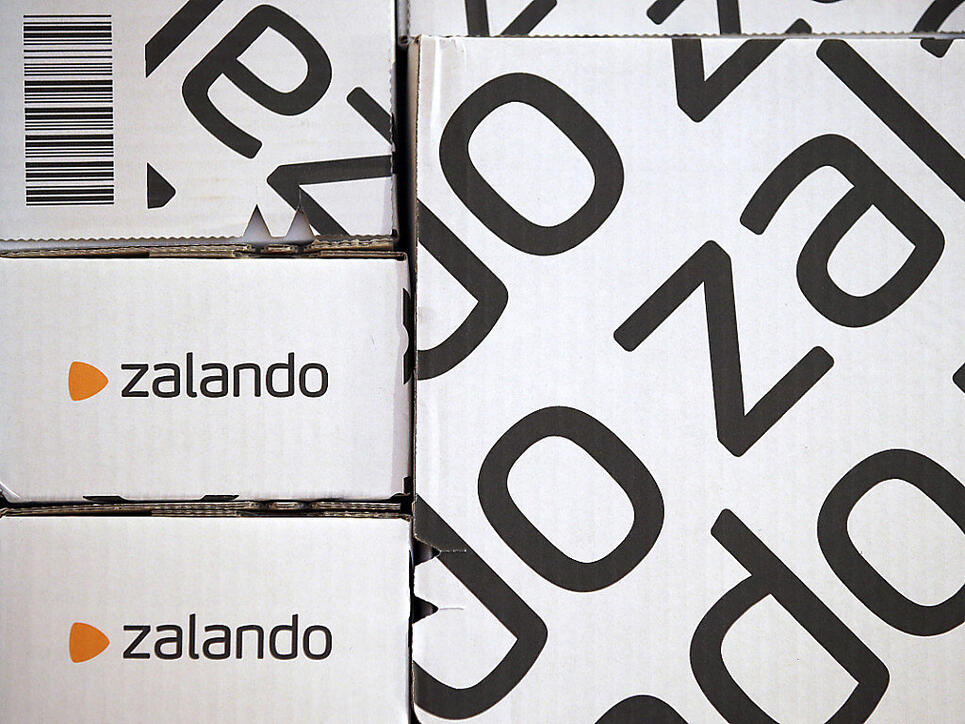 Viele davon finden ihren Weg jeweils auch in die Schweiz: Zalando-Pakete. Der Online-Modehändler ist in den Sommermonaten weiter kräftig gewachsen.