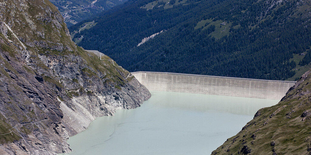 Der Stausee Lac de Dix im oberen Teil des Val d’Hérémence im Kantons Wallis. Die Staumauer Grande Dixence ist mit 285 Metern das höchste Bauwerk der Schweiz. (Archivbild)