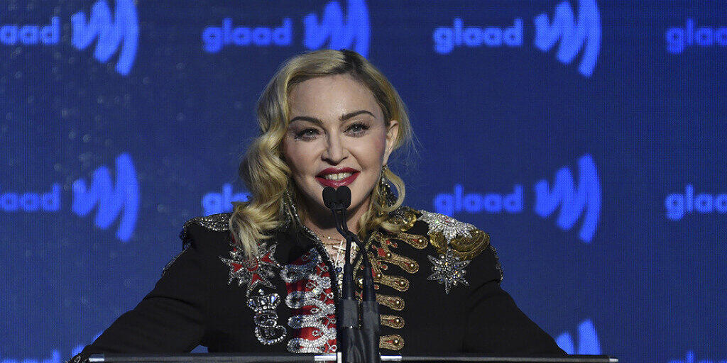 Erinnerungsstücke von US-Popstar Madonna sollen in New York unter den Hammer kommen. Dagegen wehrt sich nach Madonna nun auch einer ihrer langjährigen Mitarbeiter. (Archivbild)