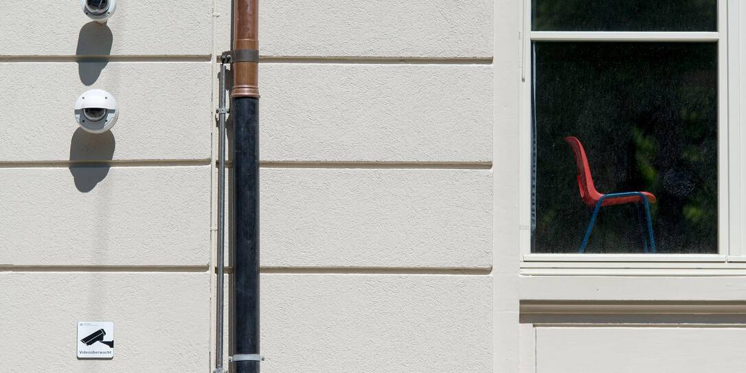 UEBERWACHUNG, VIDEOUEBERWACHUNG, KAMERAUEBERWACHUNG, UEBERWACHUNGSKAMERA, SICHERHEIT, SCHULE, SCHULHAUS, SCHULAREAL, SCHULGELAENDE, PAUSENPLATZ, KAMERA, VIDEOKAMERA, UEBERWACHUNG, VIDEOUEBERWACHUNG, KAMERAUEBERWACHUNG, UEBERWACHUNGSKAMERA, SICHERHEIT, SCHULE, SCHULHAUS, SCHULAREAL, SCHULGELAENDE, PAUSENPLATZ, KAMERA, VIDEOKAMERA,