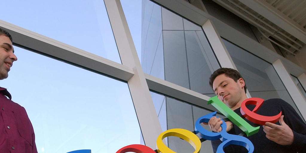 Altes Bild - neue Unternehmensstruktur: Google-Chef Larry Page (links) kündigt Holding-Gründung an (Archivbild)