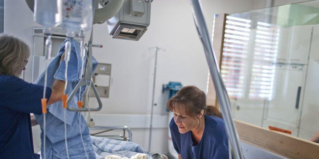 Die Patientinnen und Patienten fühlen sich in den Schweizer Spitälern mit Würde und Respekt behandelt. (Symbolbild) Die Patientinnen und Patienten fühlen sich in den Schweizer Spitälern mit Würde und Respekt behandelt. (Symbolbild)