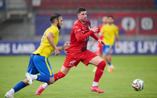 Medin Murati (l.) leitete den ersten Treffer im Spiel für den FC Balzers ein.