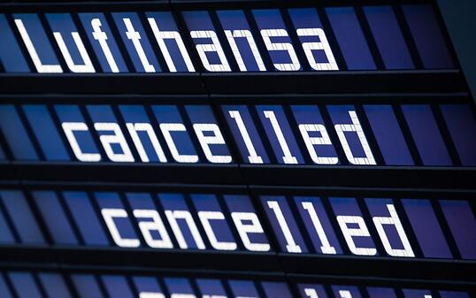 Lufthansa streicht wegen Software-Panne bei Flugsicherung Flüge in Deutschland. (Archiv)
