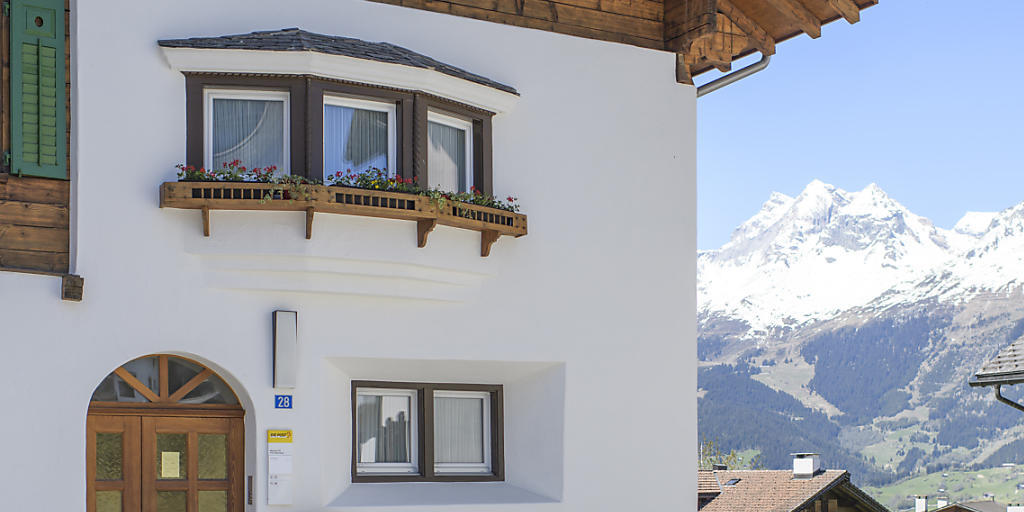 Die Post dünnt ihr Poststellennetz weiter aus. Die Kommission verlangt, dass im Gegenzug Postagenturen ihr Angebot ausbauen müssen. (Archiv)