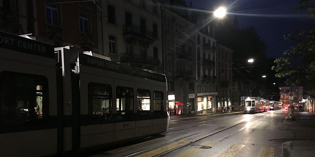 Ungewohntes Bild: Nach einem Stromausfall blieben in Zürich viele Trams stehen.