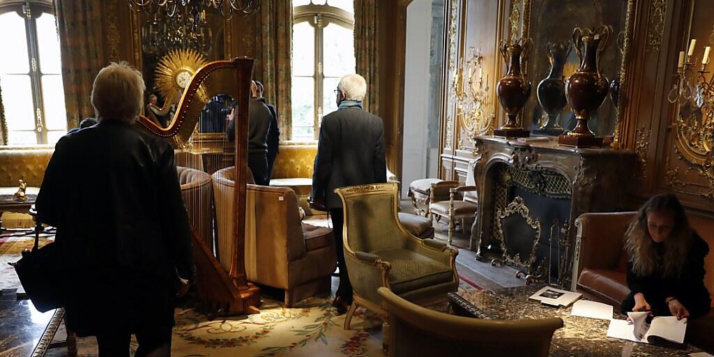 Die Versteigerung von Objekten des Pariser Ritz-Hotels ist erfolgreich zu Ende gegangen.